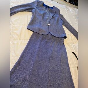 Donna Vinci stretch suit